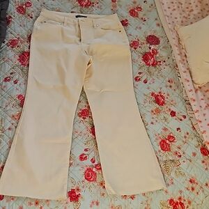New raw hem stretch ivory D. Capri Jeans  size 6